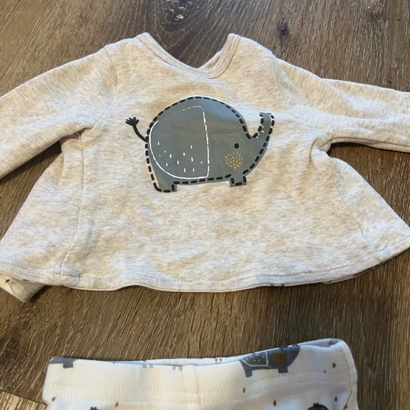 Two sets of newborn outfits!! - Picture 9 of 9